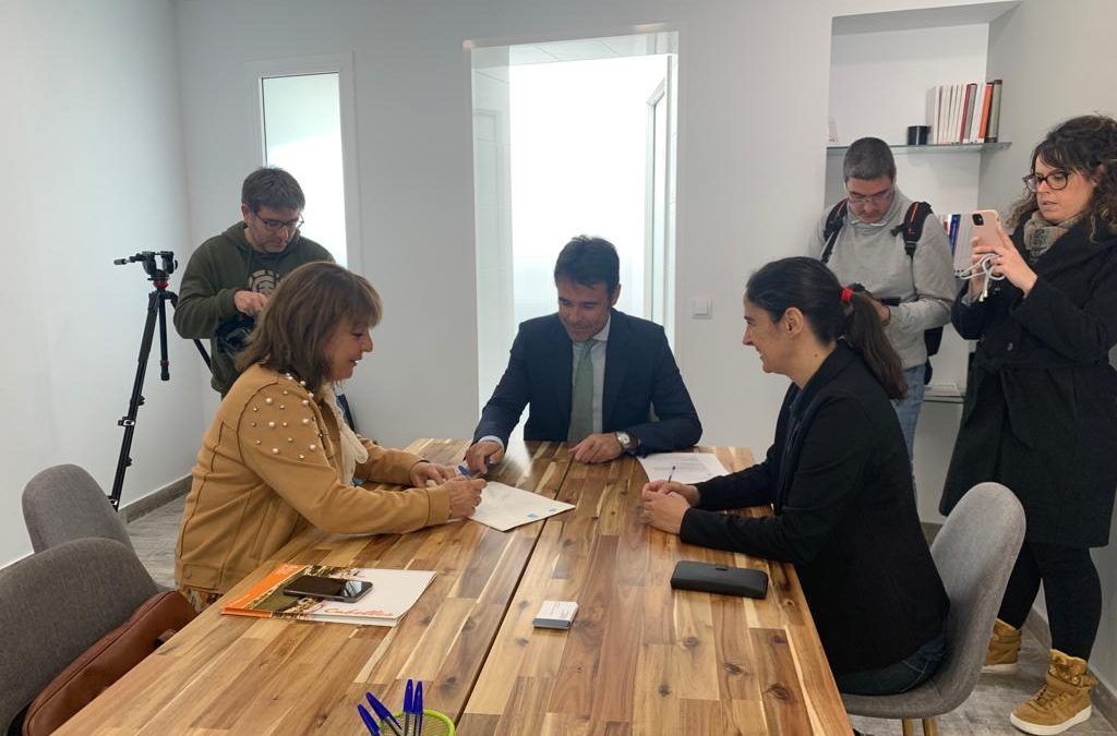 La Fundació SALAS firma con el Ayuntamiento de Cubelles la cesión del derecho de superficie para promover 124 viviendas de alquiler social